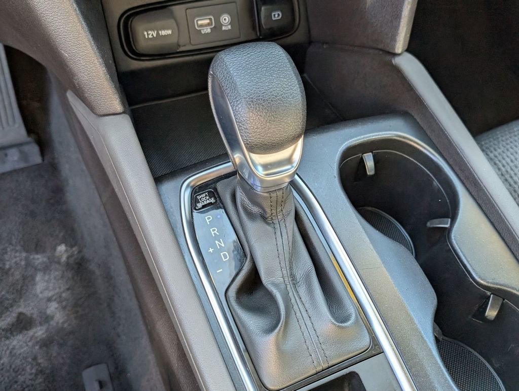 Used 2020 Hyundai Santa Fe SE image 29