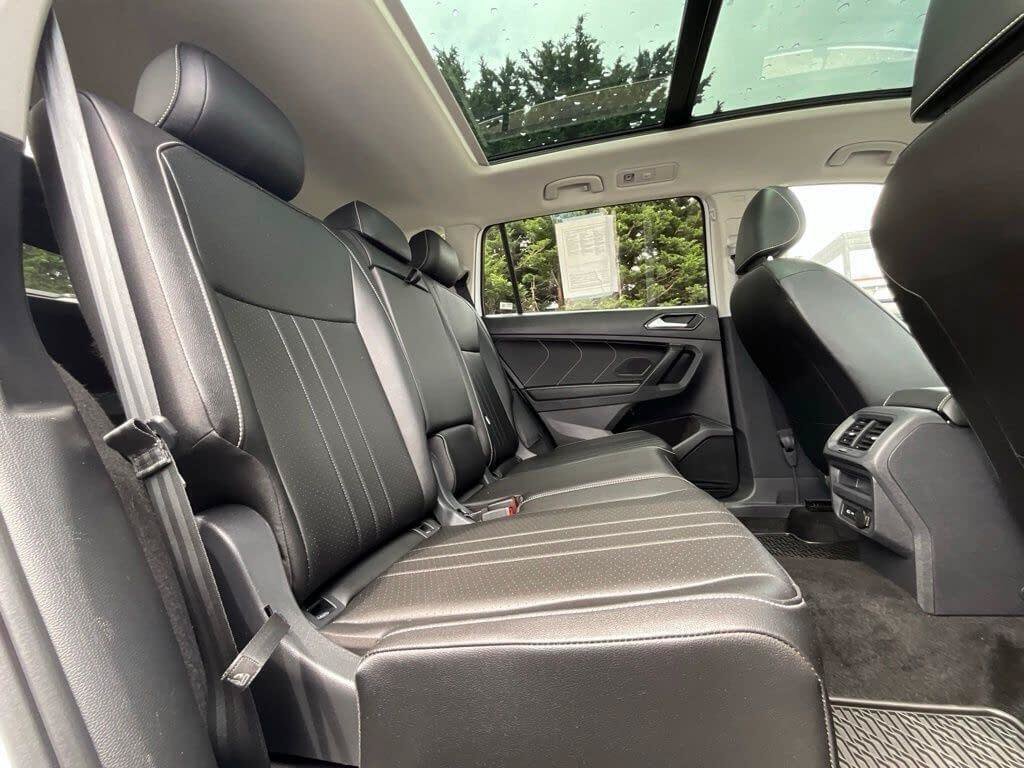 Used 2023 Volkswagen Tiguan SE w/ Panoramic Sunroof Package AWD/4WD image 14