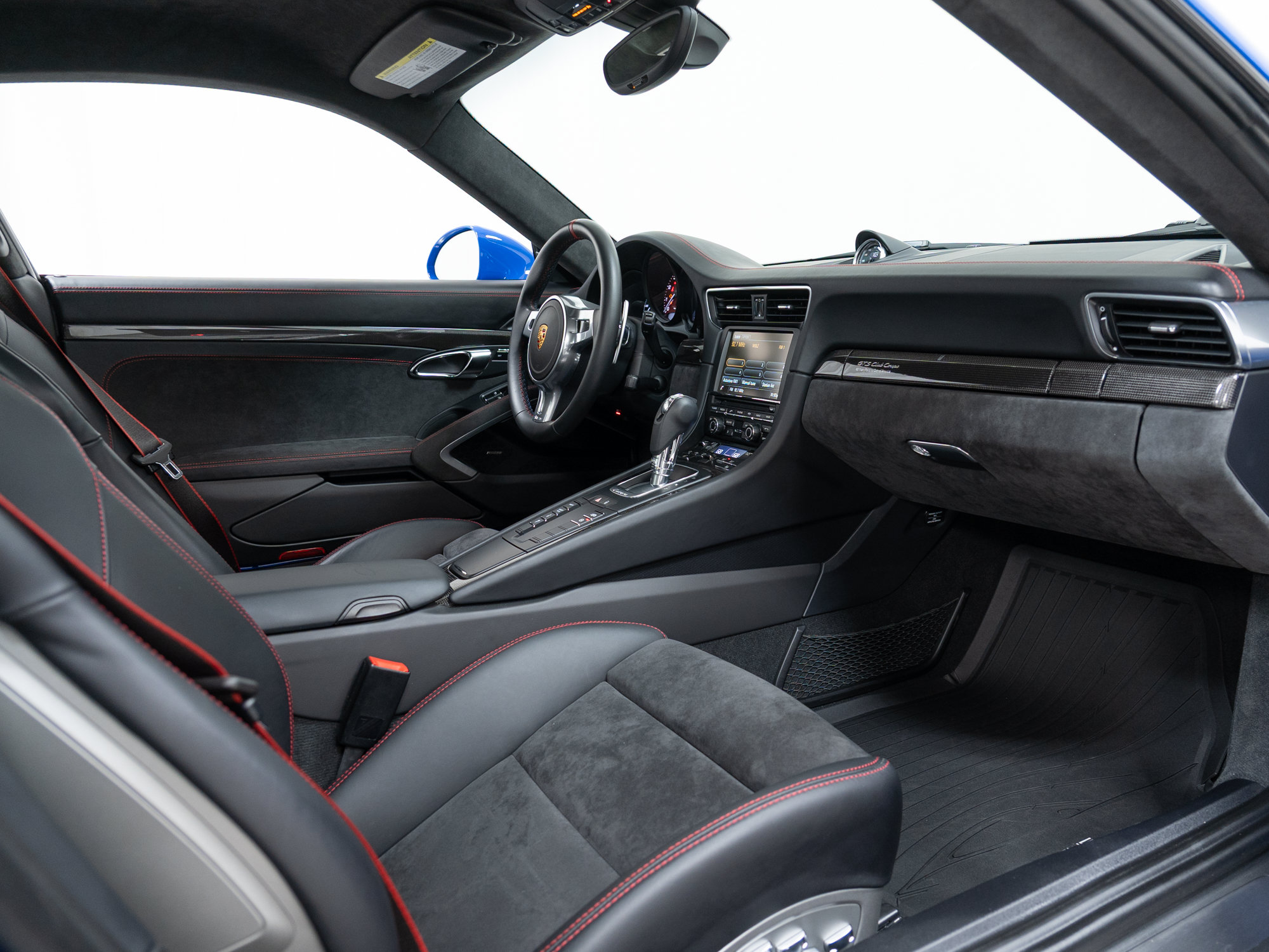 Certified 2016 Porsche 911 Carrera GTS RWD image 38