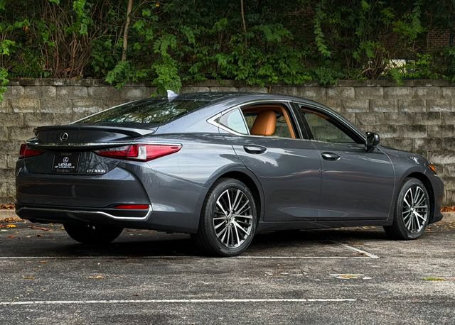 Certified 2024 Lexus ES 300h w/ Premium Package FWD image 6