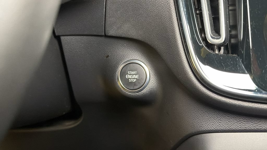 Used 2019 Volvo XC40 T5 Inscription AWD/4WD image 32