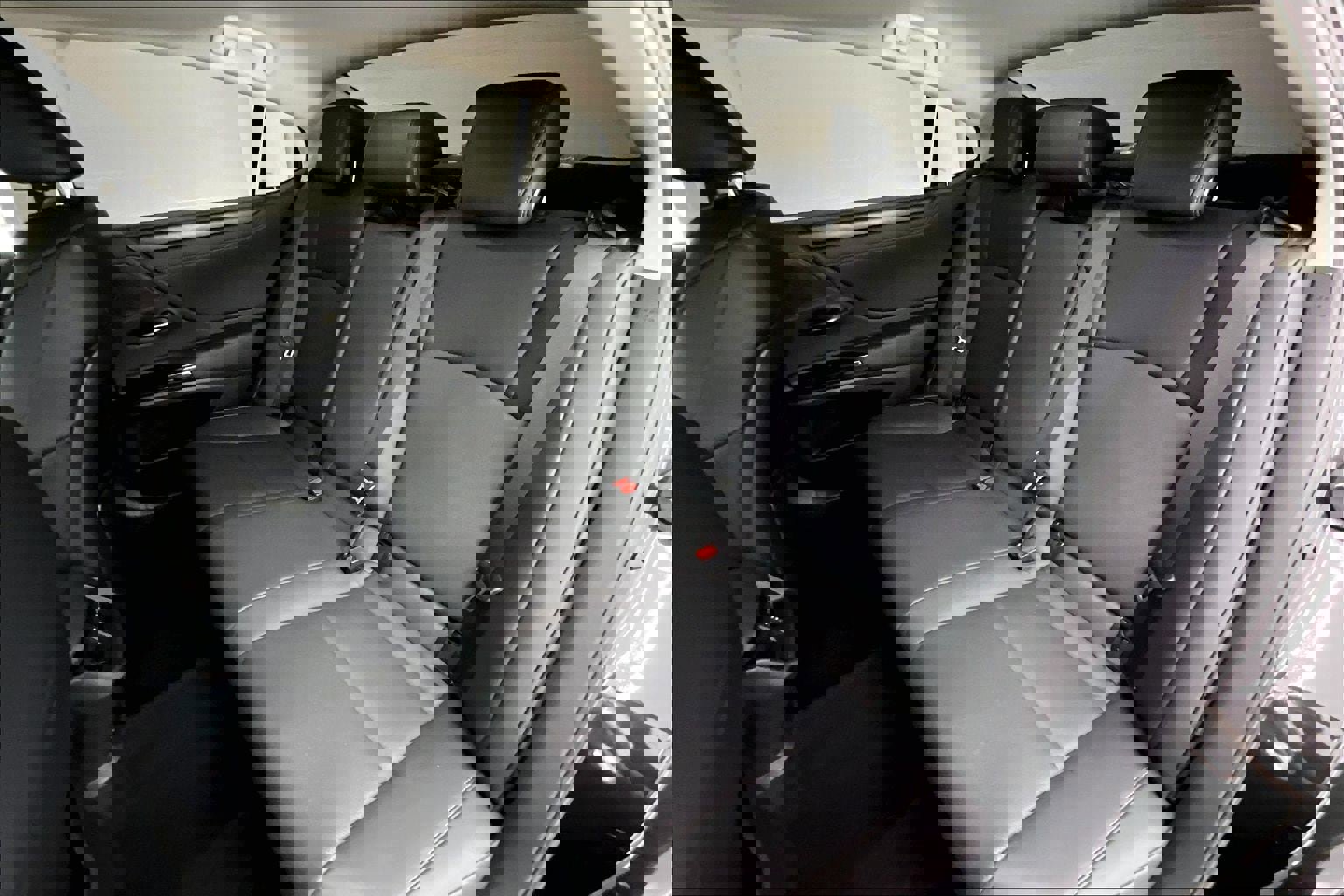 Used 2025 Lexus ES 300h w/ Premium Package image 17