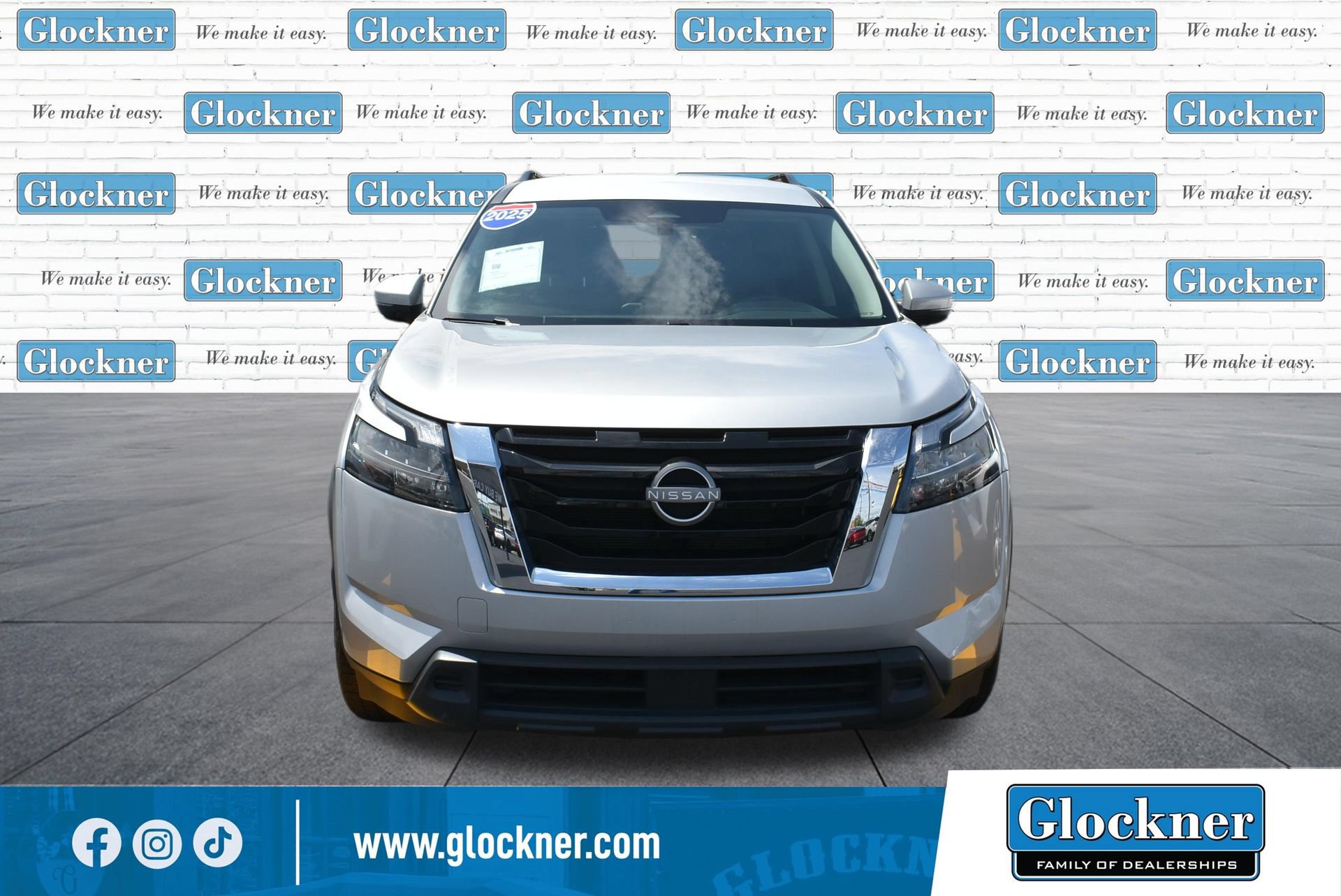 Used 2025 Nissan Pathfinder SV AWD/4WD image 2