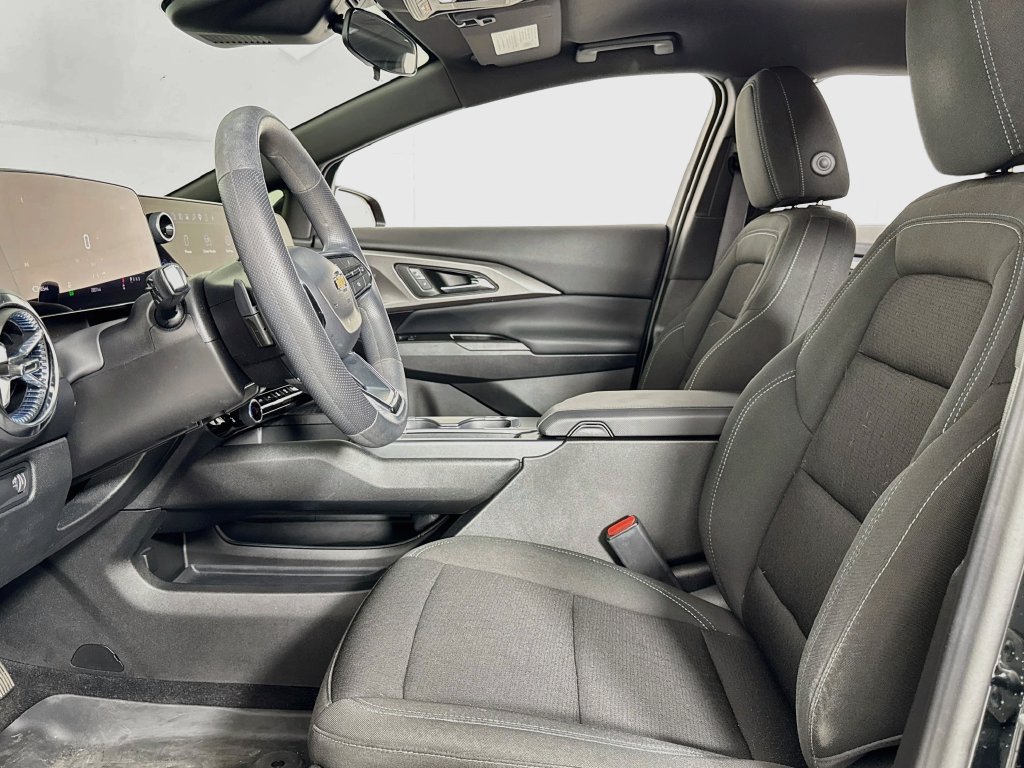 Used 2025 Chevrolet Equinox EV LT FWD image 11