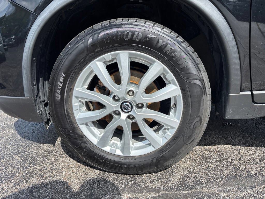 Used 2018 Nissan Rogue SV w/ Sun & Sound Touring Package AWD/4WD image 9