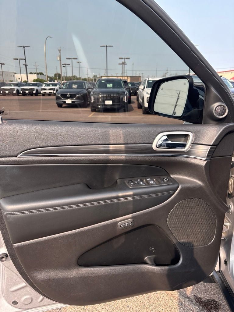 Used 2021 Jeep Grand Cherokee Limited AWD/4WD image 12