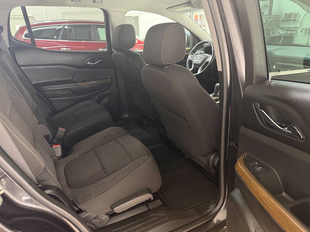 Used 2017 GMC Acadia SLE FWD image 18