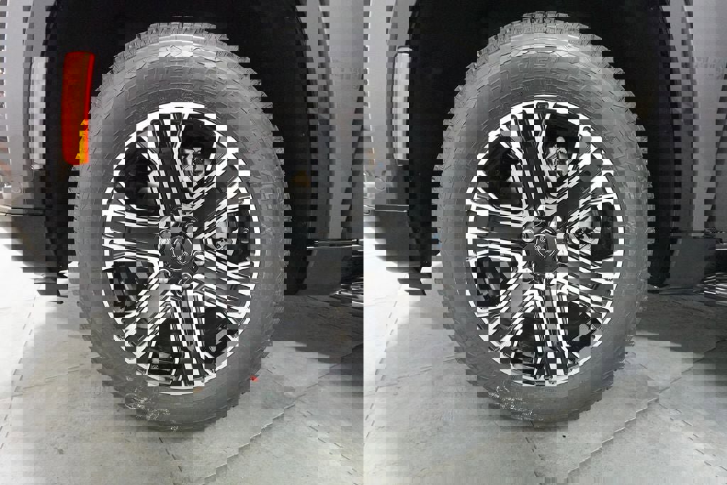 New 2026 Jeep Grand Wagoneer L 4WD w/ Premium Group I image 35