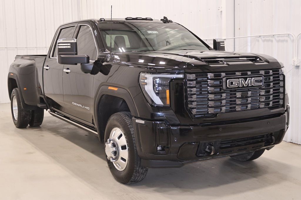 Used 2026 GMC Sierra 3500 Denali Ultimate image 3