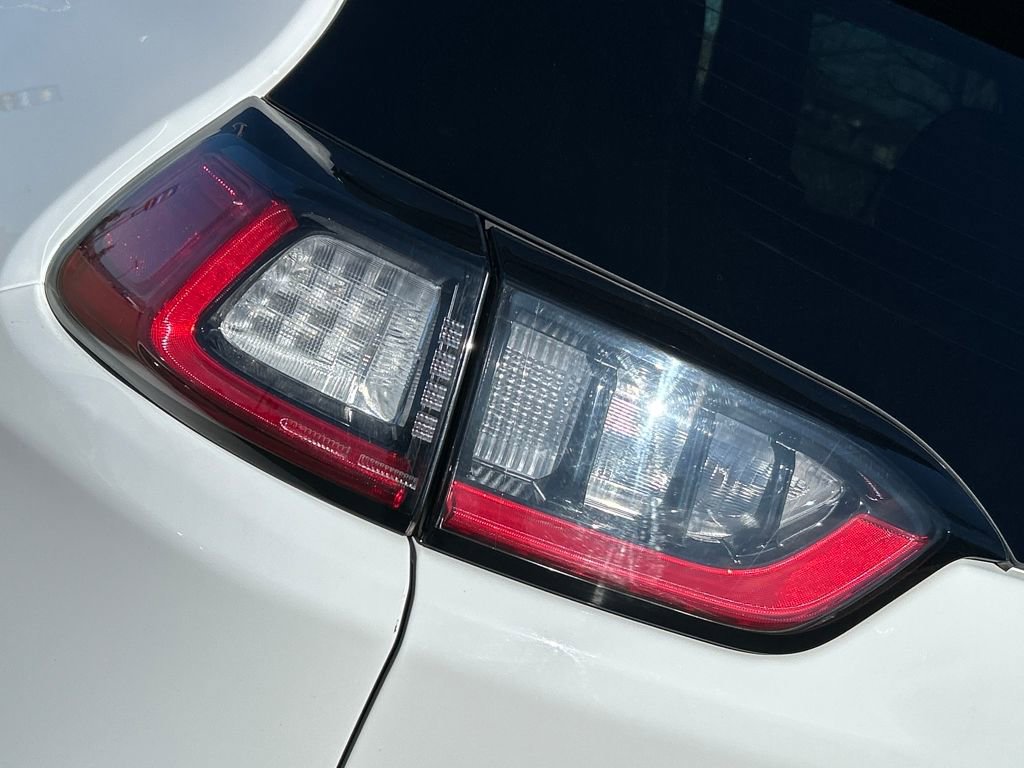 Used 2020 Jeep Cherokee Trailhawk w/ Technology Group image 28