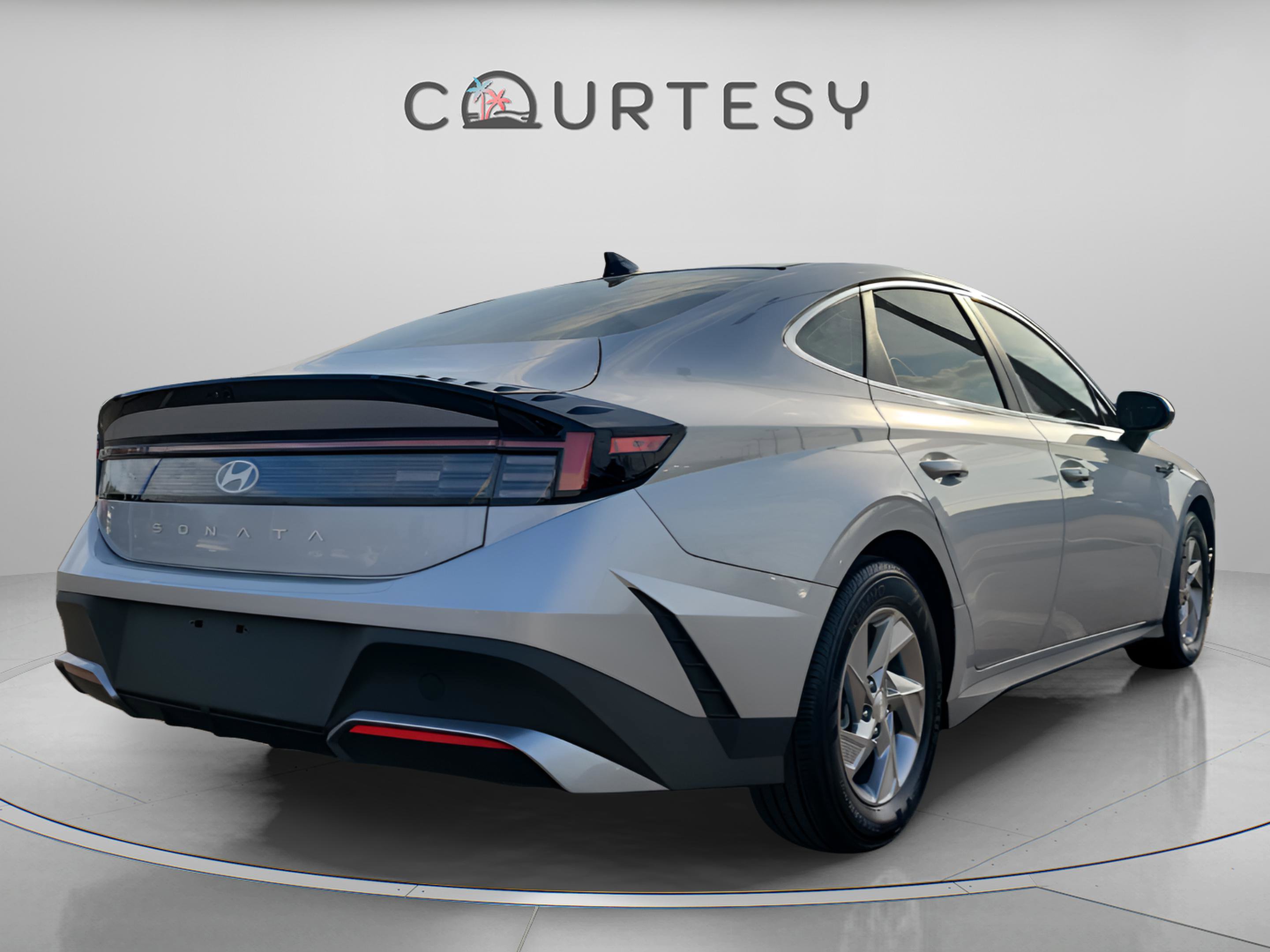 Used 2025 Hyundai Sonata SE image 3