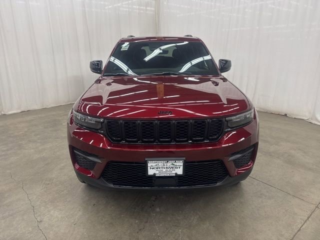 New 2025 Jeep Grand Cherokee Laredo image 2