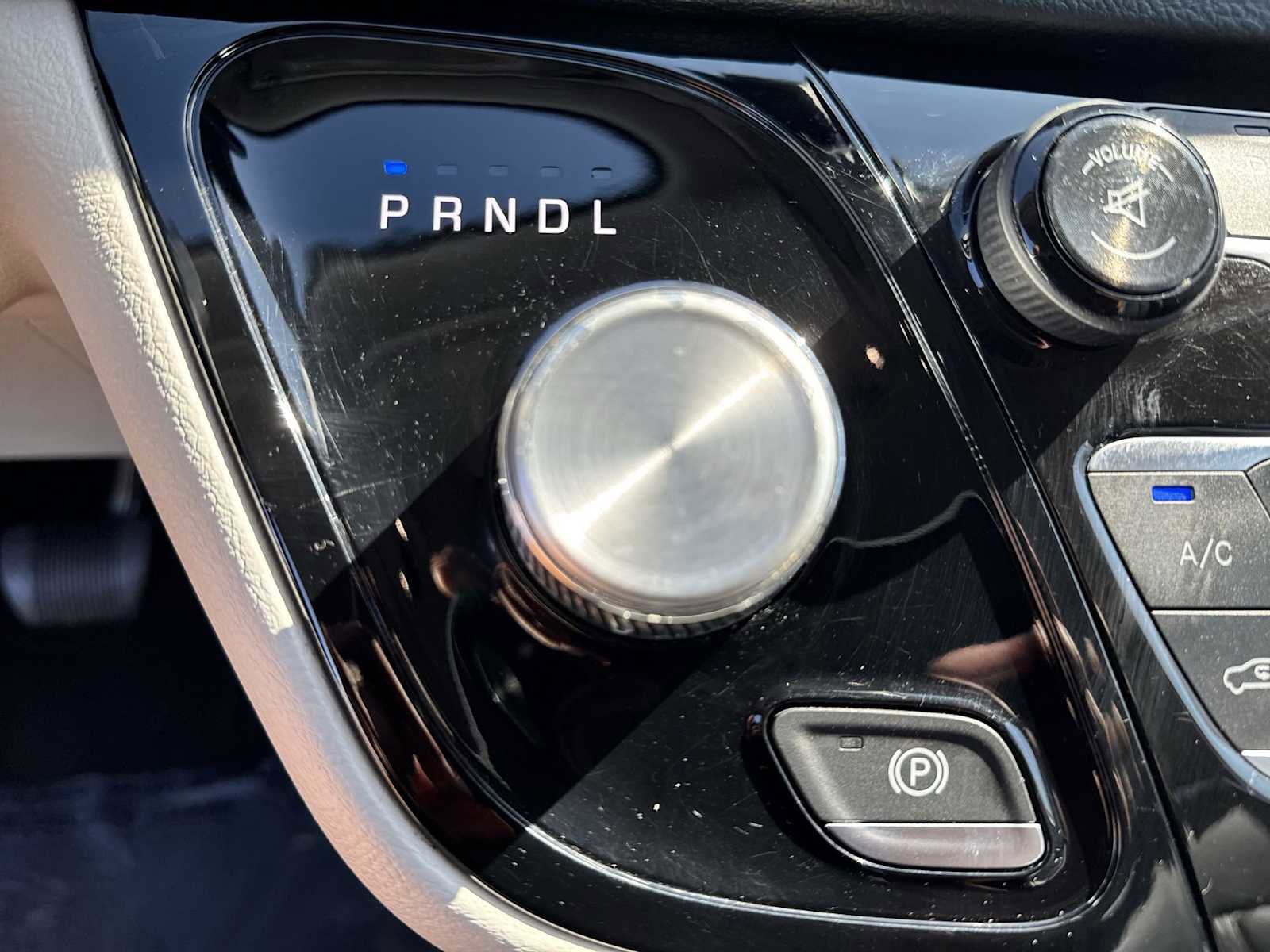 Used 2017 Chrysler Pacifica Touring-L FWD image 32
