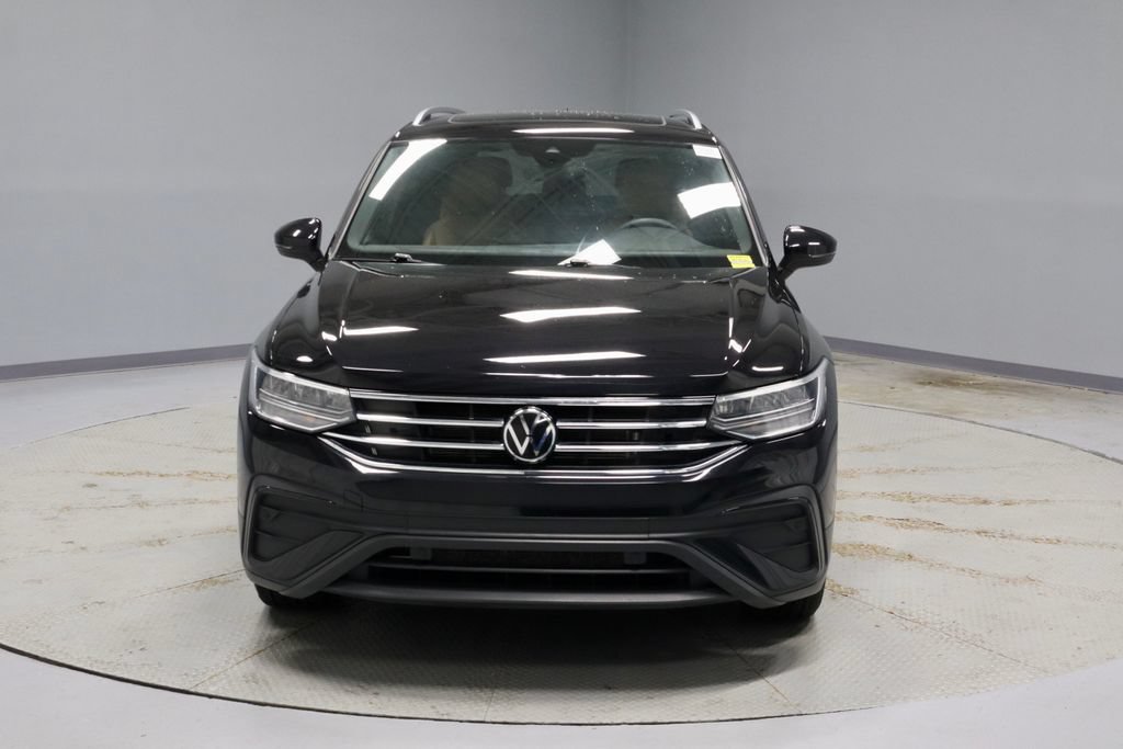 Used 2024 Volkswagen Tiguan SE w/ Panoramic Sunroof Package AWD/4WD image 7
