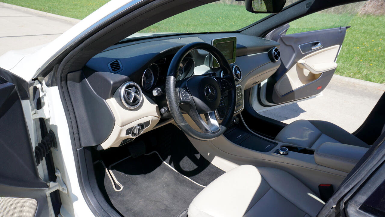 Used 2015 Mercedes-Benz CLA 250 image 14