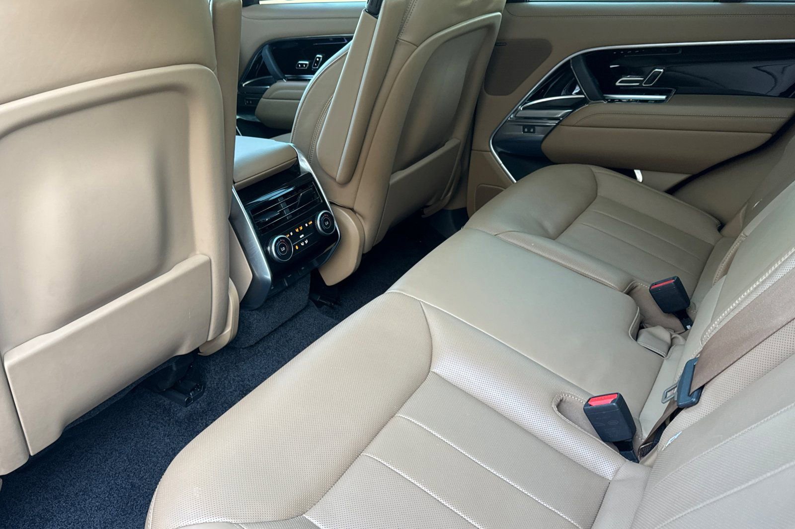 Certified 2023 Land Rover Range Rover SE image 12