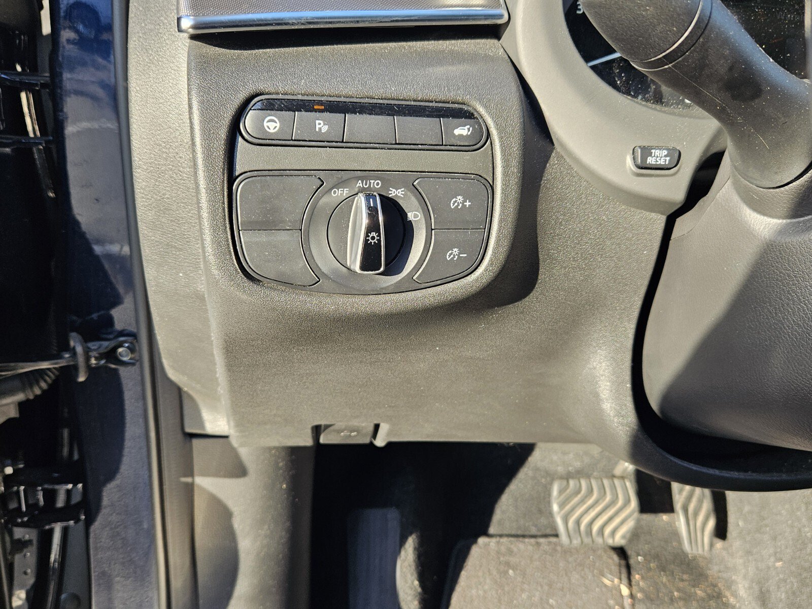 Used 2023 INFINITI QX50 Luxe FWD image 16