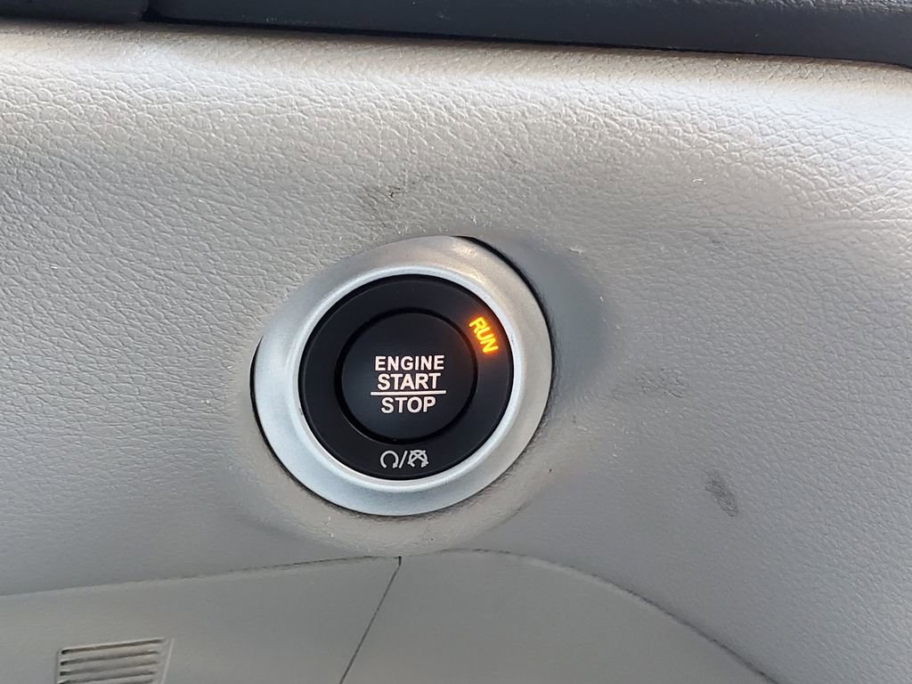 Used 2024 Chrysler Pacifica Touring-L image 23