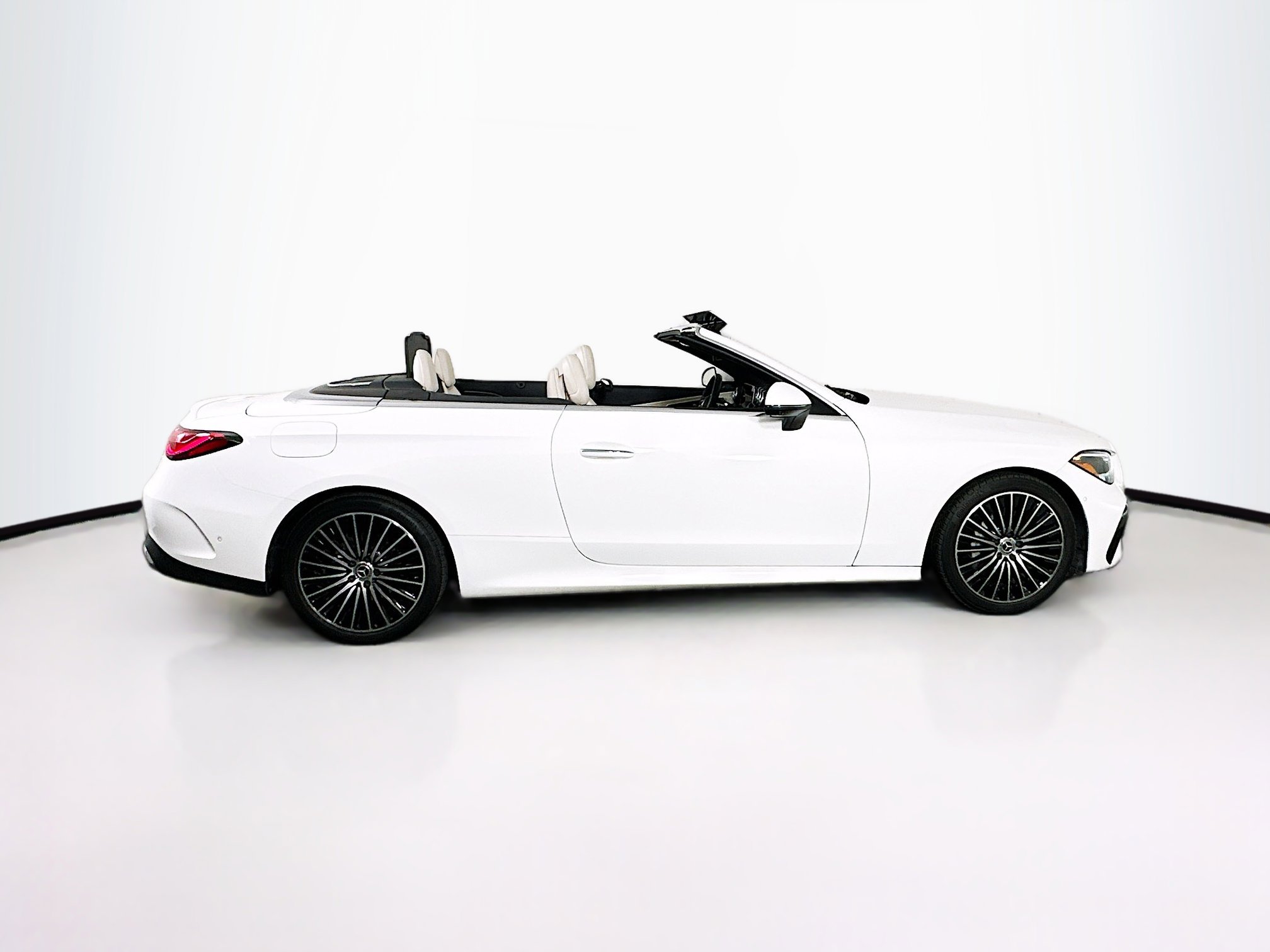 Used 2024 Mercedes-Benz CLE 300 4MATIC Cabriolet image 10