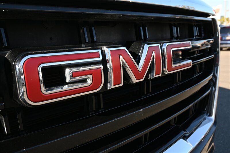 Used 2022 GMC Yukon SLE image 55