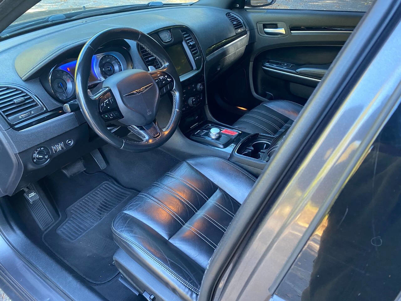 Used 2019 Chrysler 300 S image 12