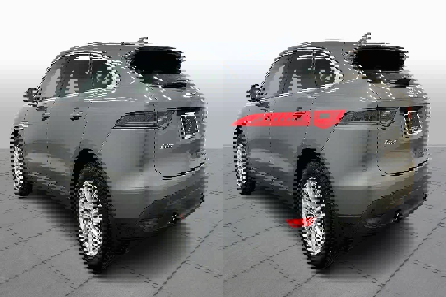 Used 2017 Jaguar F-PACE Prestige image 11