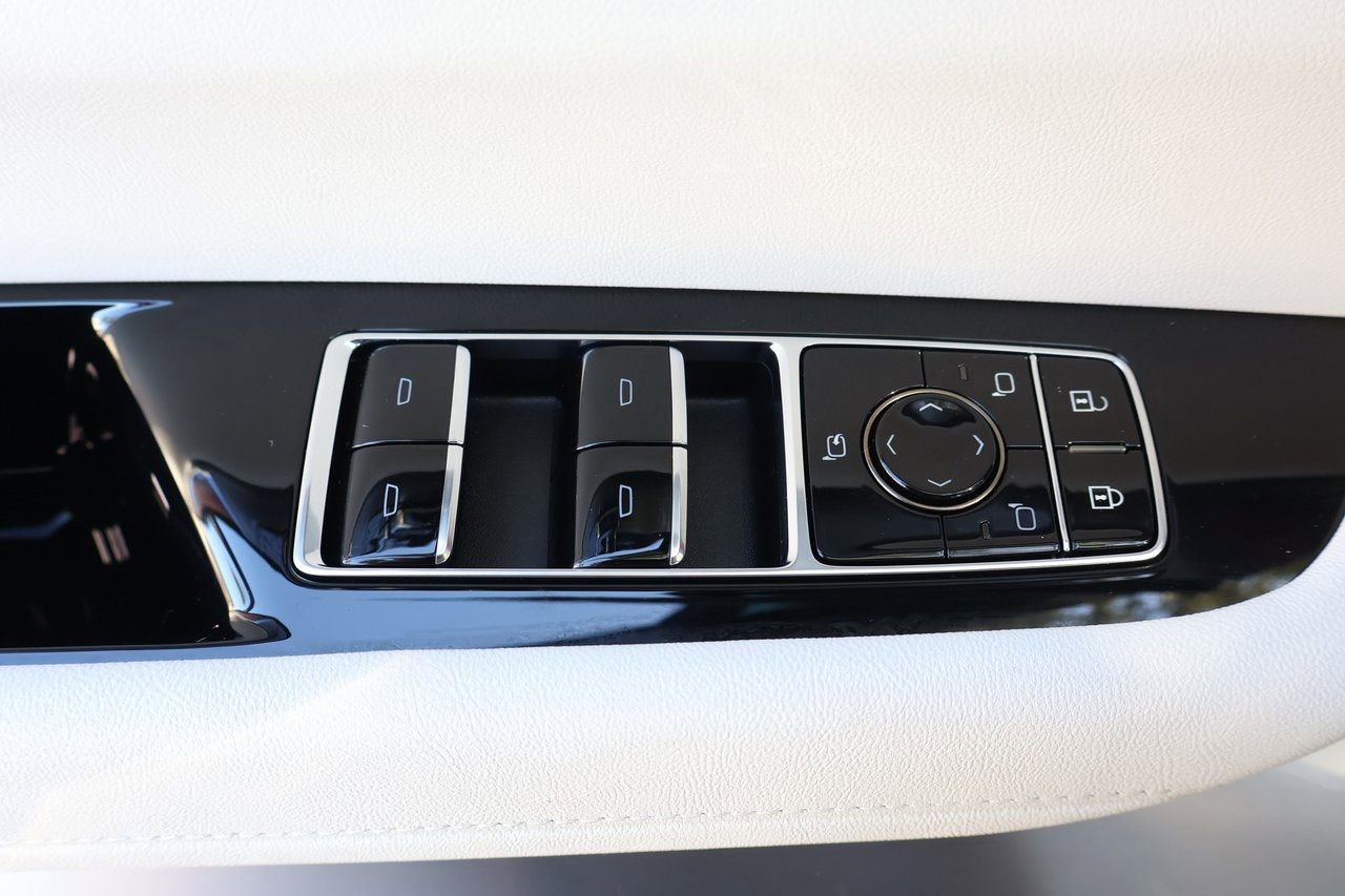 New 2026 Cadillac Vistiq Sport image 11