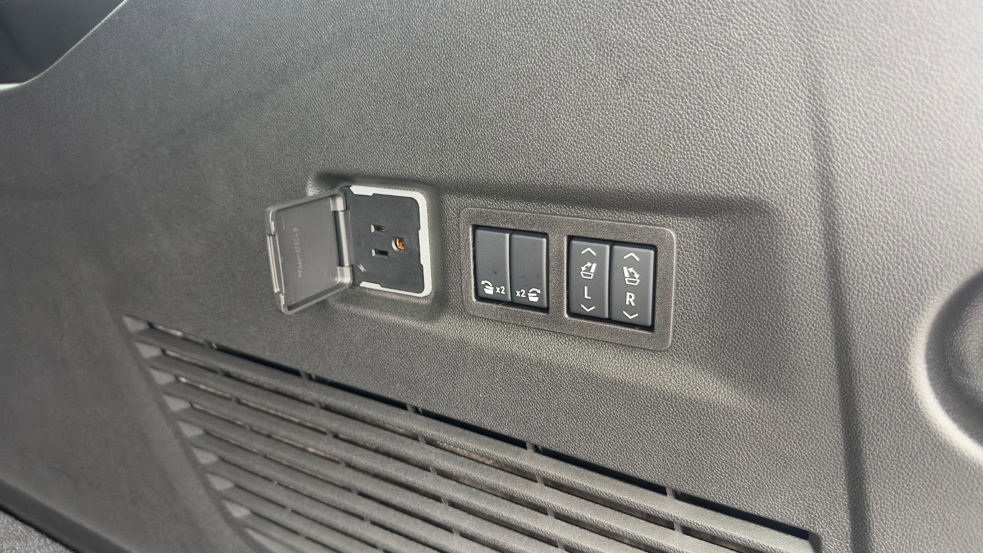 New 2026 GMC Yukon XL Elevation image 7