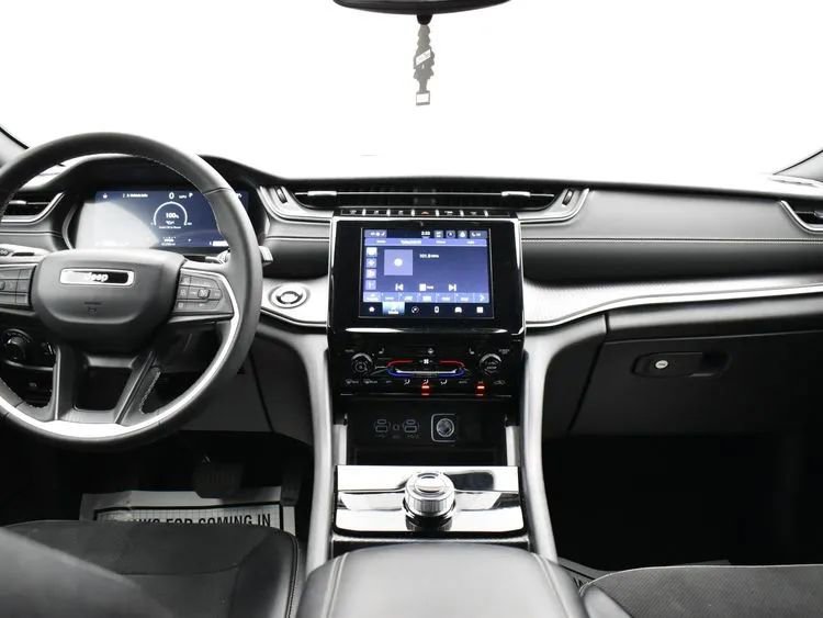 Used 2024 Jeep Grand Cherokee L Laredo image 19