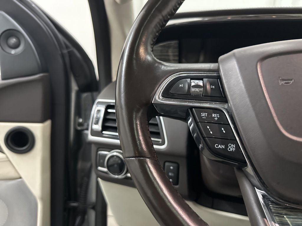 Used 2020 Lincoln Navigator L Black Label w/ Cargo Convenience Package image 39