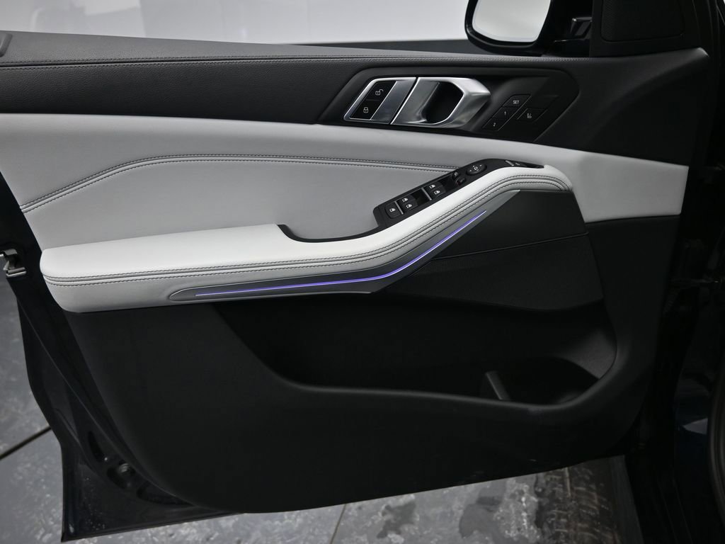 Used 2023 BMW X5 xDrive40i w/ M Sport Package image 29