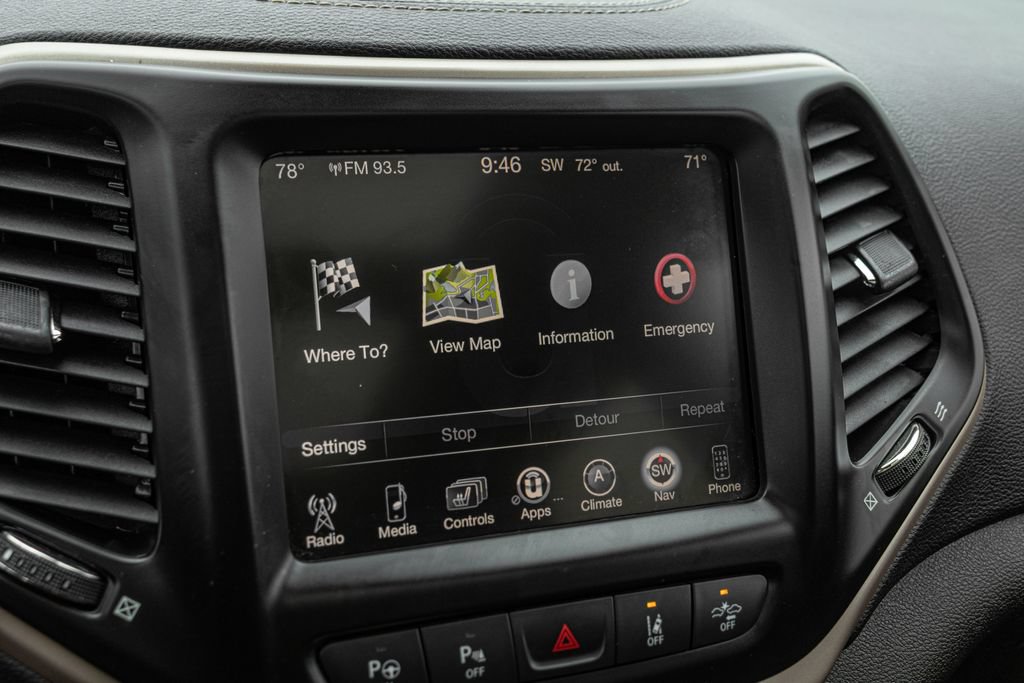 Used 2014 Jeep Cherokee Limited w/ Technology Group AWD/4WD image 19