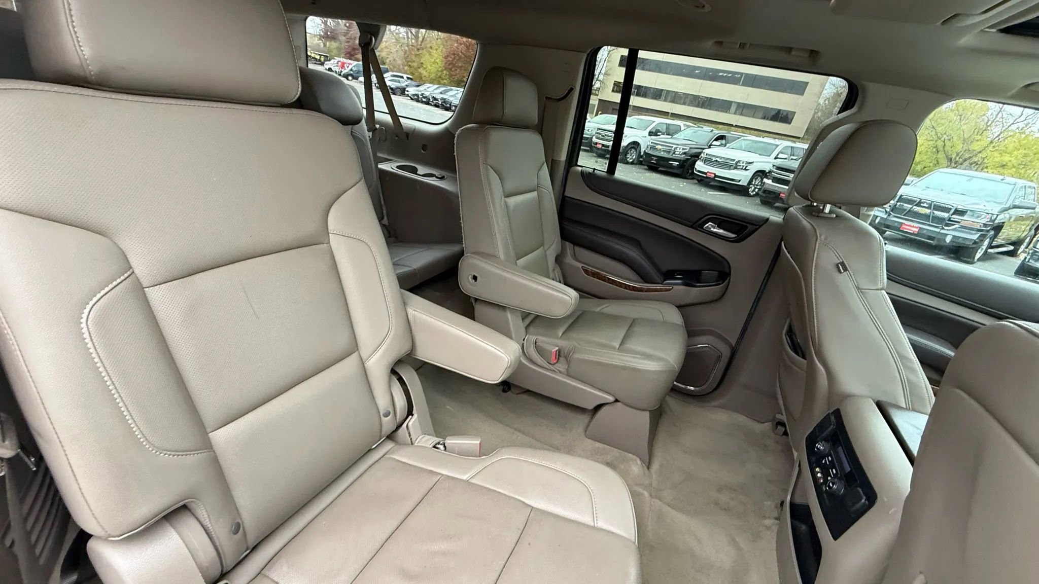 Used 2015 Chevrolet Suburban LTZ image 31