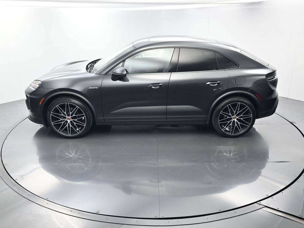 Used 2026 Porsche Macan Electric RWD image 32