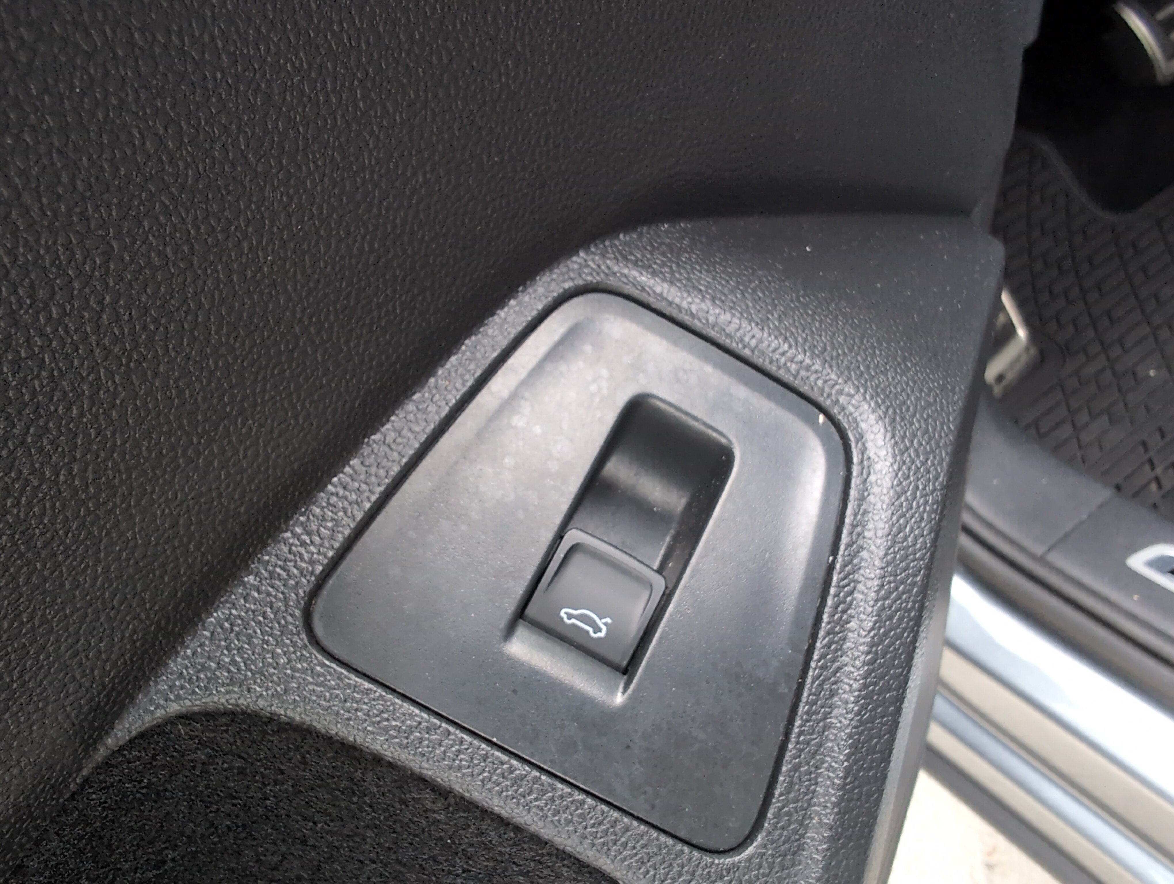 Used 2024 Volkswagen Tiguan SE R-Line FWD image 38