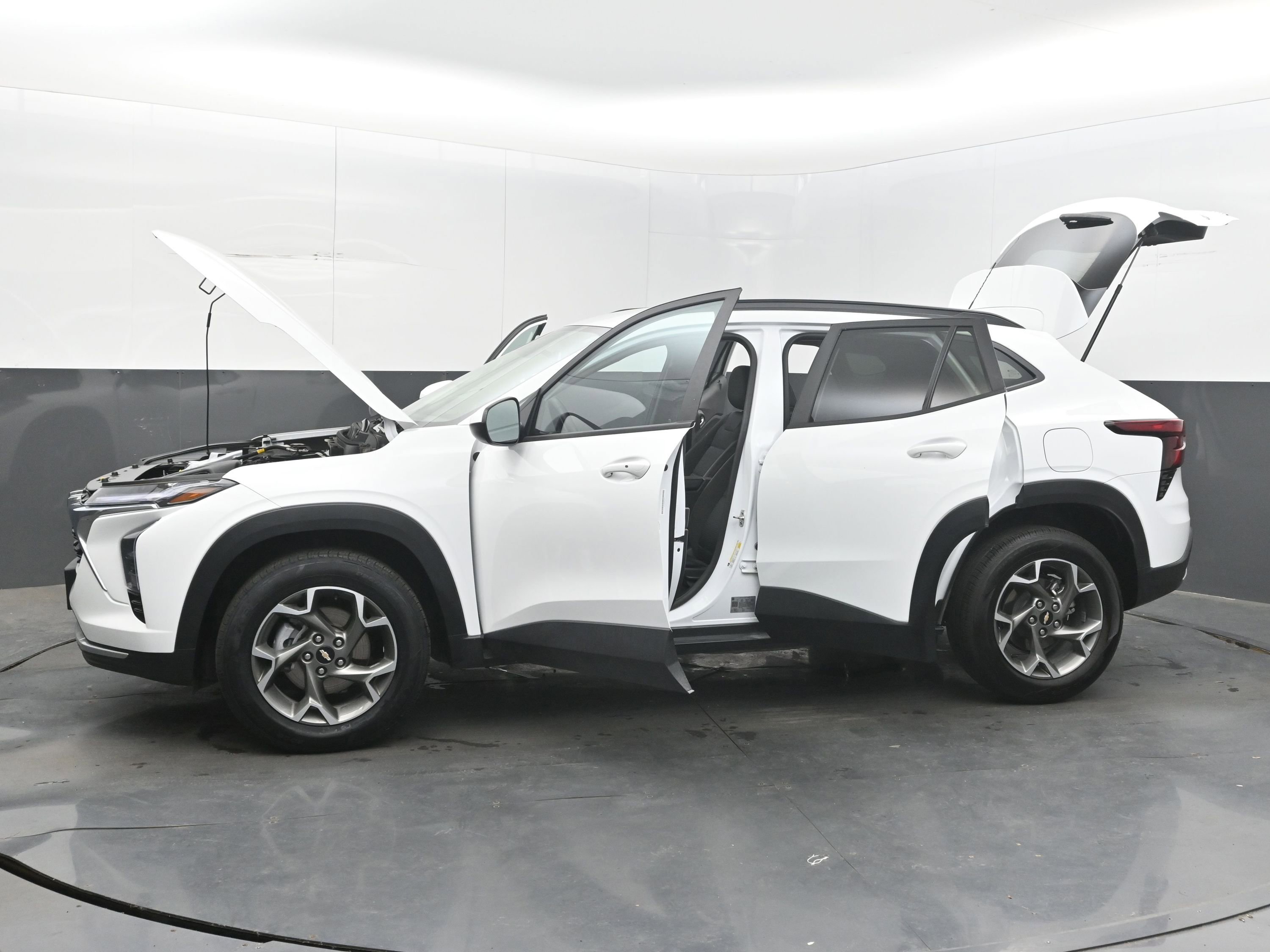 Used 2025 Chevrolet Trax LT w/ LT Convenience Package FWD image 39