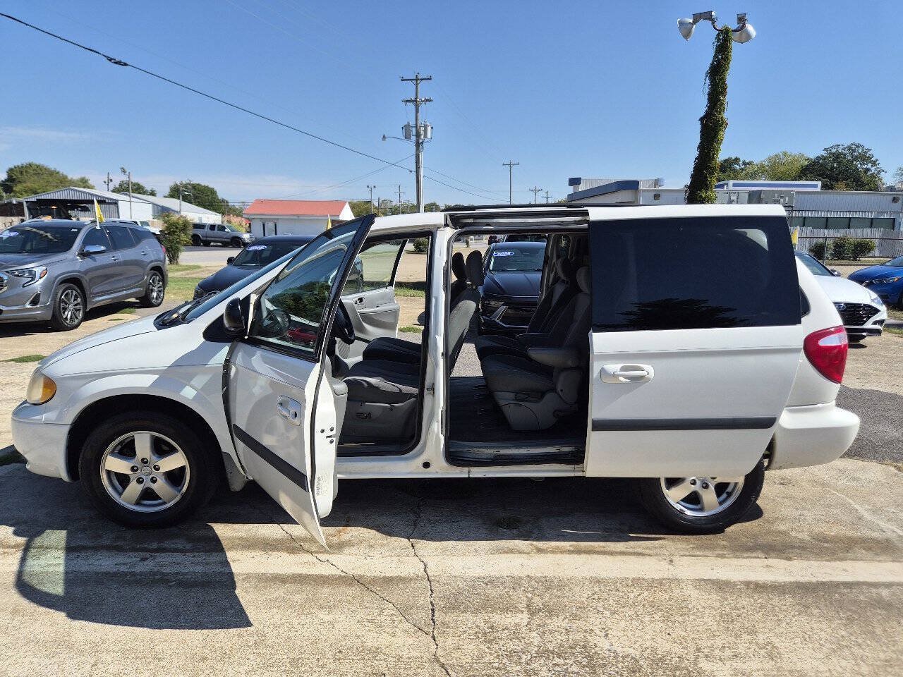 Used 2007 Dodge Caravan SXT w/ Popular Equipment Group I FWD image 17