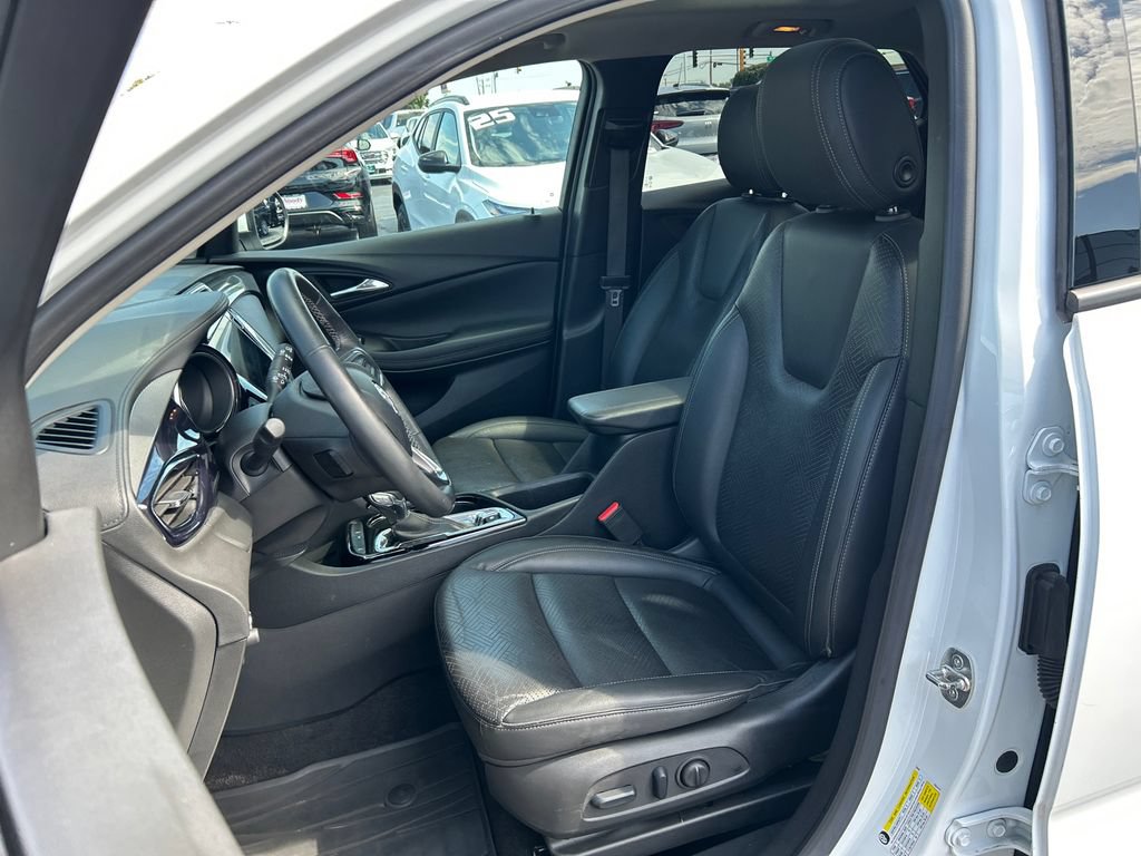 Used 2023 Buick Encore GX Essence w/ Experience Buick Package FWD image 17