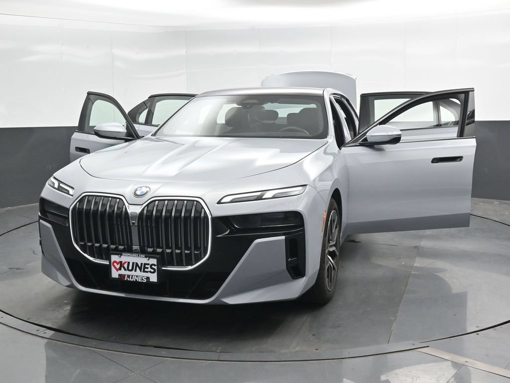 Used 2026 BMW 740i xDrive AWD/4WD image 46