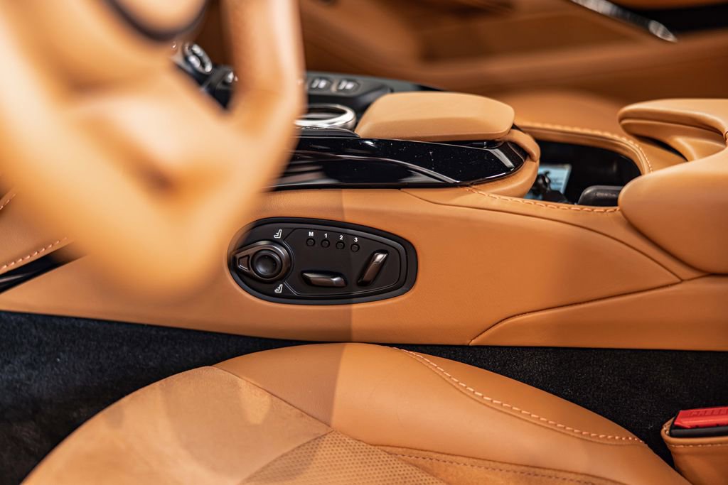 Used 2023 Aston Martin V8 Vantage Coupe image 19