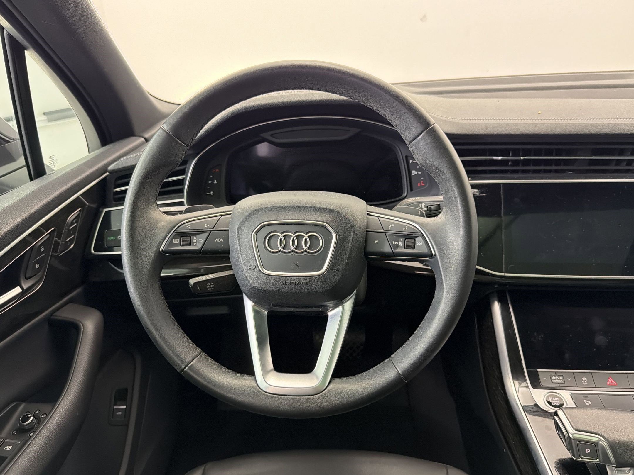Used 2023 Audi Q7 2.0T Premium w/ Towing Package AWD/4WD image 18
