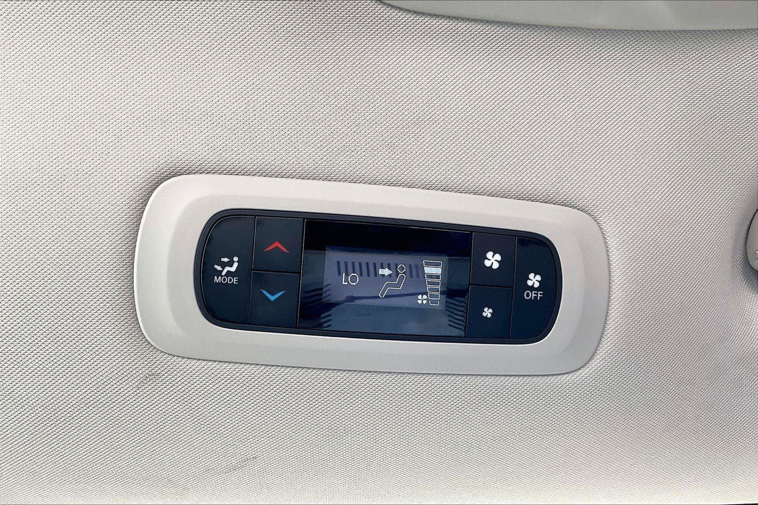 Used 2024 Chrysler Voyager LX FWD image 33