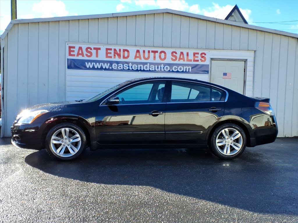 Used 2012 Nissan Altima 3.5 SR w/ Sport Pkg FWD image 2