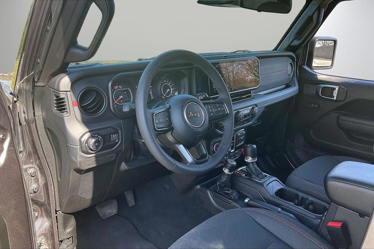 Certified 2025 Jeep Wrangler Unlimited Rubicon AWD/4WD image 19