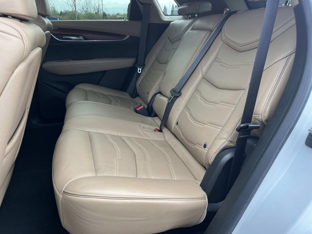 Used 2017 Cadillac XT5 Platinum w/ Driver Assist Package image 19
