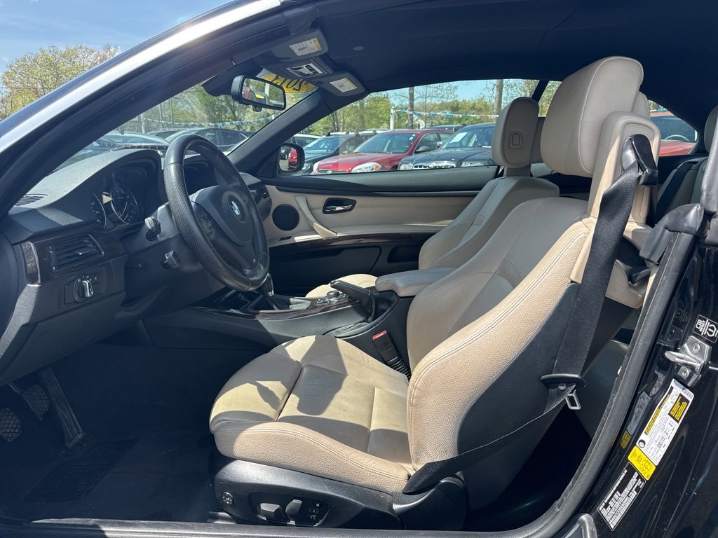 Used 2013 BMW 335i Convertible image 19