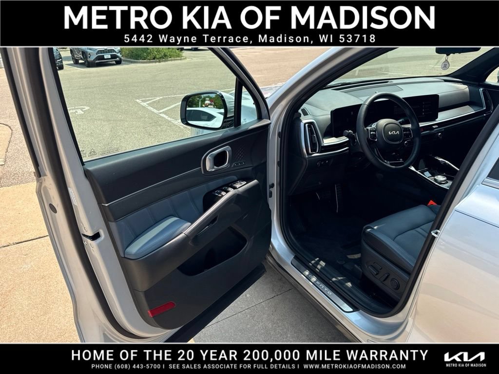 Used 2025 Kia Sorento SX Prestige AWD/4WD image 11