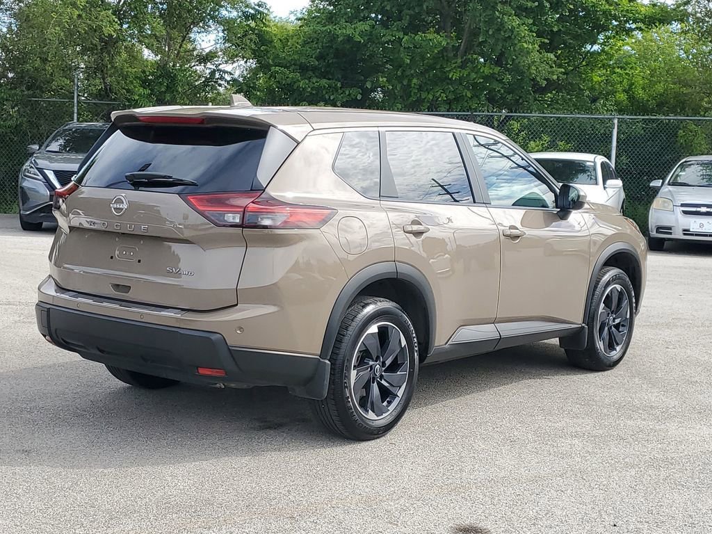 Used 2024 Nissan Rogue SV AWD/4WD image 4