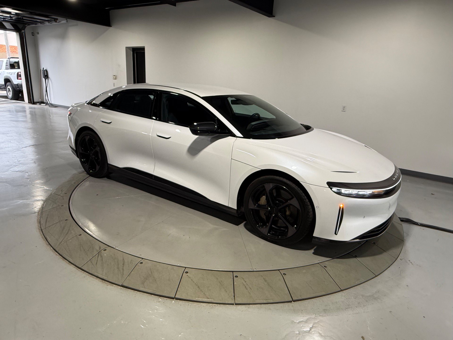 Used 2024 Lucid Air Touring AWD/4WD image 9