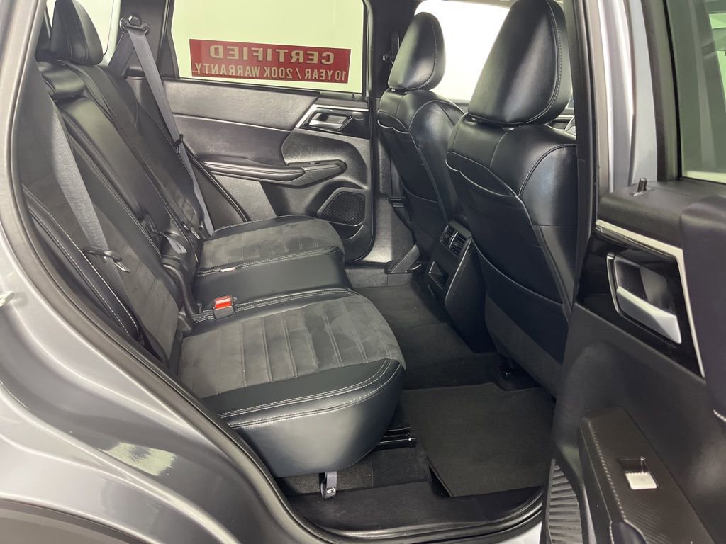 Used 2024 Mitsubishi Outlander SE image 14